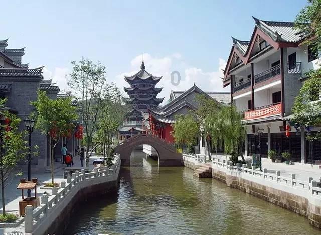 不去黄河路也能拍“繁花感”写真，真的超好拍！